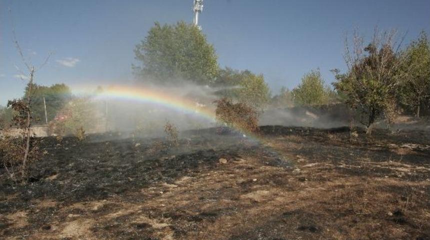 Yozgat&rsquo;ta Mezarlıkta &Ccedil;ıkan Ot Yangını G&uuml;&ccedil;l&uuml;kle S&ouml;nd&uuml;r&uuml;ld&uuml;