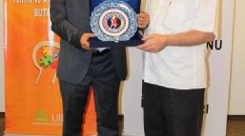 Bebe Ve &Ccedil;ocuk Konfeksiyoncuları, Geleceklerini &Ccedil;alıştayda Tartıştı