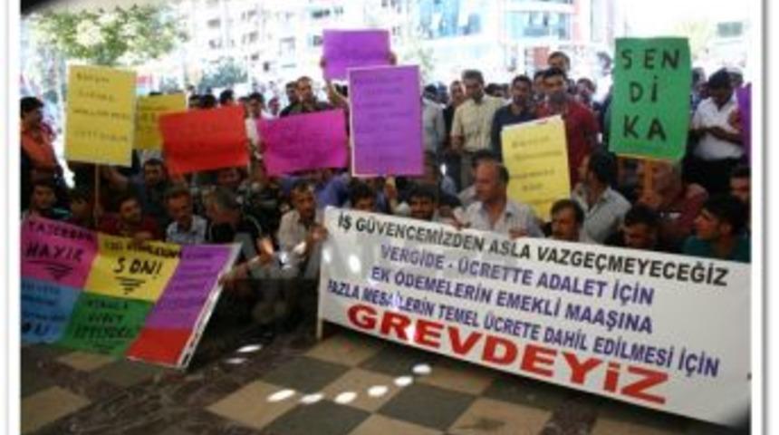 Maden iş&ccedil;ileri grevi şehire taşıdı