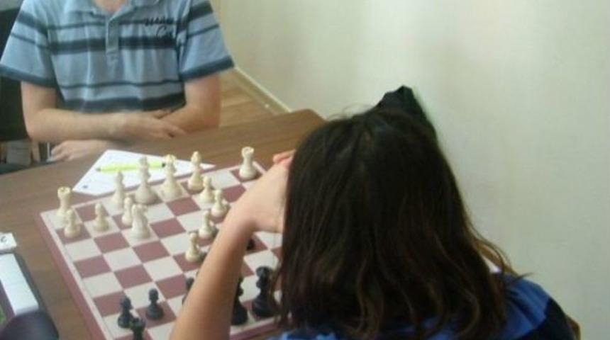 &Ccedil;atalca&rsquo;nın Satran&ccedil; Şampiyonu Kartal&rsquo;dan