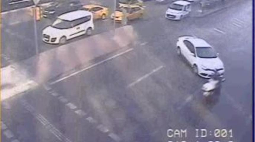 Motosiklet Kazası G&uuml;venlik Kamerasında