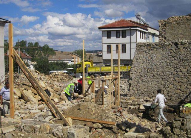 Başkan Ertuğrul, Restorasyon Çalışmalarını Yerinde Inceledi