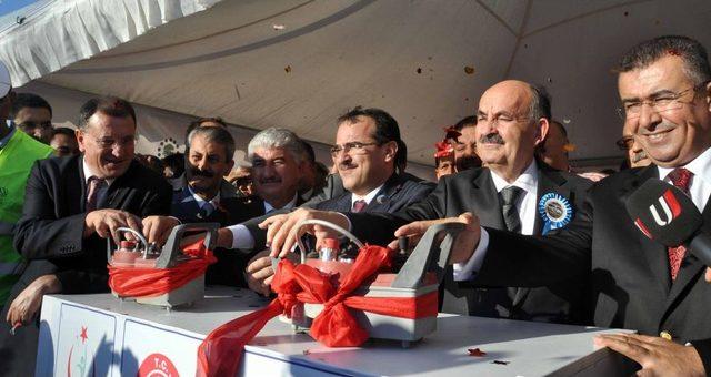 Bakan M&uuml;ezzinoğlu, Şehir Hastaneleri Projesinin Temelini Attı 1