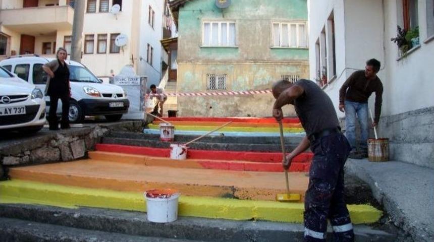 Bartın Belediyesi, Merdivenleri G&ouml;kkuşağı Renklerine Boyadı