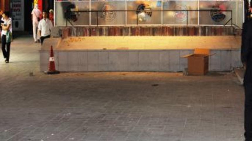 Bakırk&ouml;y'de silahlı kavga: 1'i ağır 3 yaralı