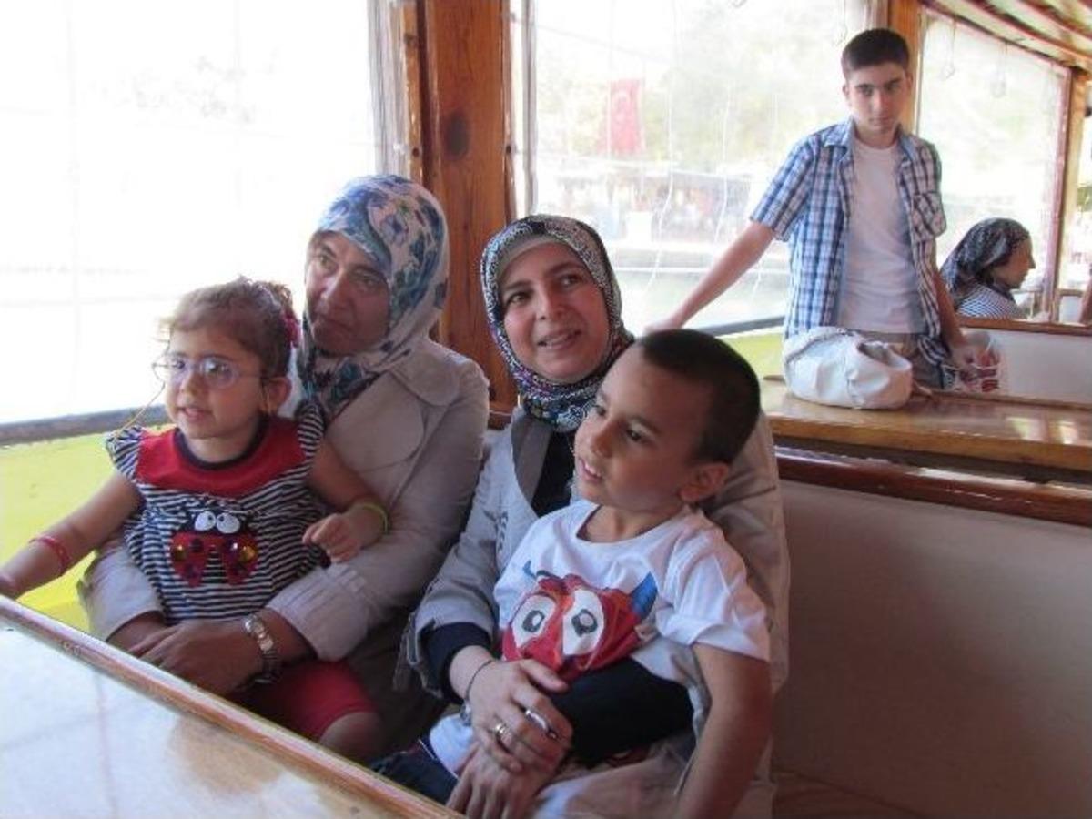 Koruyucu Aileler &Ccedil;ocuklar İle Tekne Turuna &Ccedil;ıktı