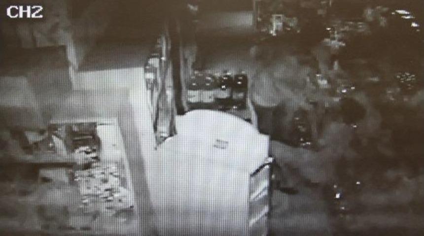 Bı&ccedil;ak &Ccedil;ekip Market&ccedil;iyi Gasp Ettiler