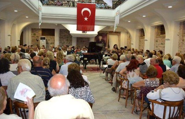 Ayvalıkta İdil Biret Ve Öğrencilerinden Unutulmaz Konser