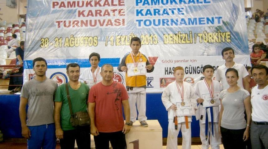 Muğla Belediyesi'nin Karatecileri &Uuml;&ccedil; Madalya Kazandı