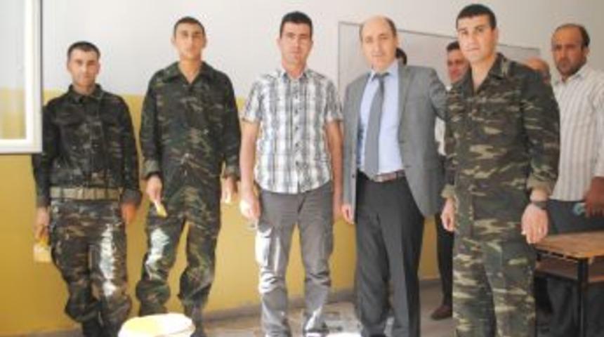 Hakkari&rsquo;deki Okul Onarımında Askerler De Seferber Oldu