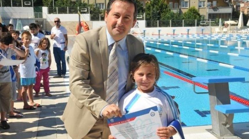 Minik Y&uuml;z&uuml;c&uuml;ler Sertifikalarına Kavuştu