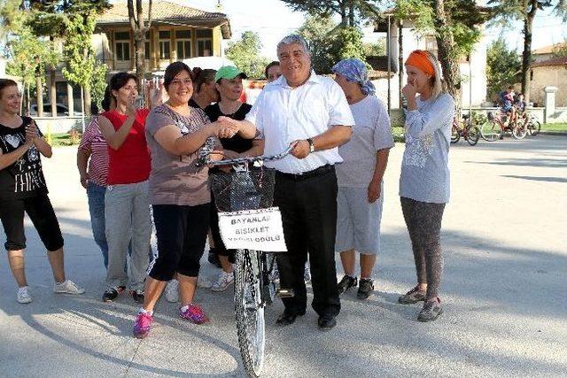 Ula'da Bayanlar Arası Bisiklet Yarışı