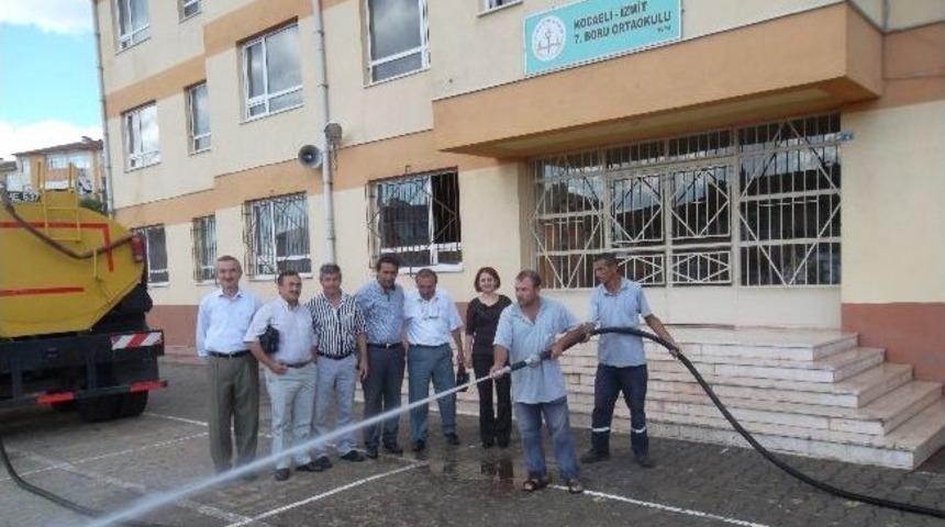 İzmit&rsquo;te Okullar Yıkanıyor