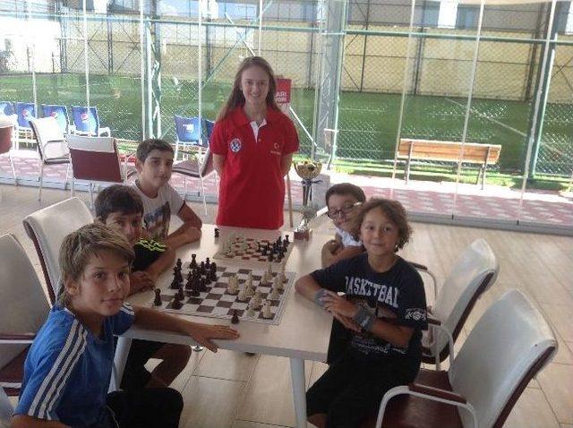 Şampiyondan Akademiye Ziyaret 1