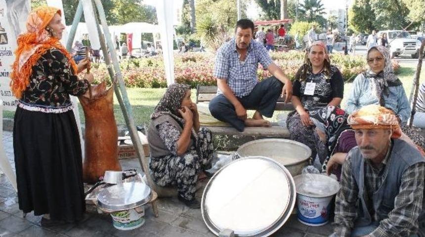 (&ouml;zel Haber) Torbalılı Y&ouml;r&uuml;k Aile Geleneklerini Unutturmuyor