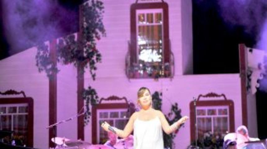 Sezen Aksu'dan Harbiye'de Yaz Konseri