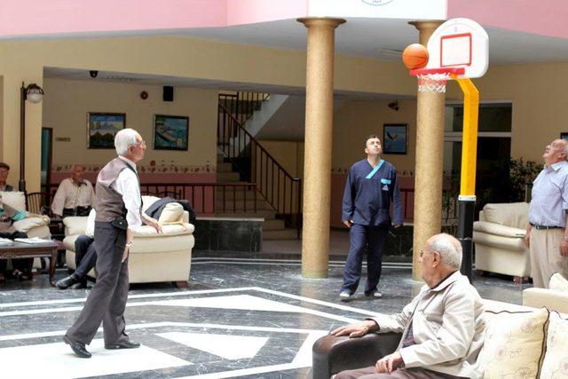 Huzurevi Sakinleri Yaşlılar Basket Keyfi Yaşıyor 1