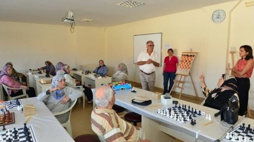 Başkan G&ouml;khan, Altın Yıllar Yaşam Merkezi&lsquo;ni Ziyaret Etti