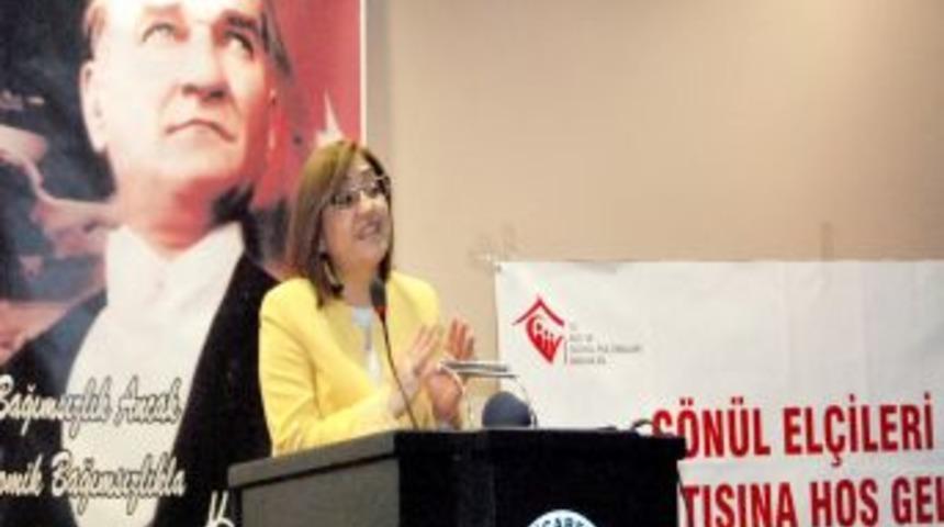 Bakan Şahin: G&ouml;n&uuml;l El&ccedil;ileri Projesiyle Binlerce &Ccedil;ocuğun Yaşamına Dokunduk