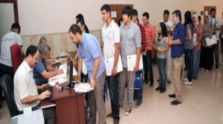 S&uuml;t&ccedil;&uuml; İmam &Uuml;niversitesi'ne Yaklaşık 6 Bin &Ouml;ğrenci Kayıt Yaptırdı