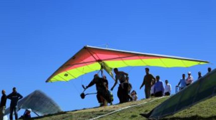 Yelken Kanat Şampiyonası I&ccedil;in Pilotlar Ali Dağı&rsquo;ndan U&ccedil;maya Başladı