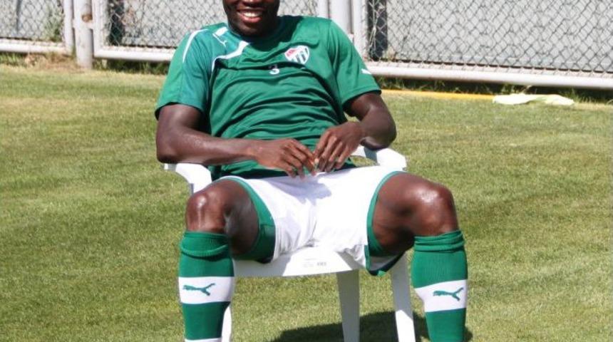 Taye Taiwo: Beşiktaş Ma&ccedil;ına 3 Puan Almak I&ccedil;in &Ccedil;ıkacağız