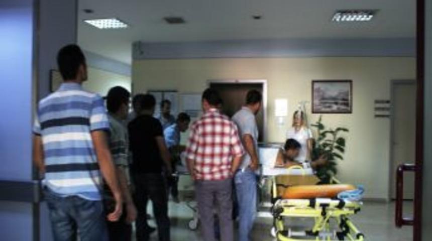 Kimlik soran iki polisi bı&ccedil;akladı