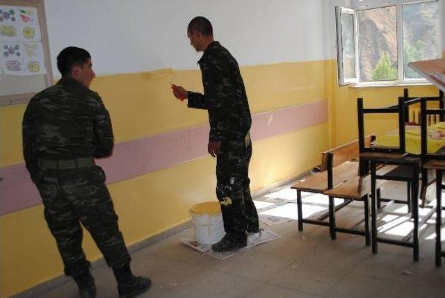 Mehmetçik’ten Okul Onarımı 2