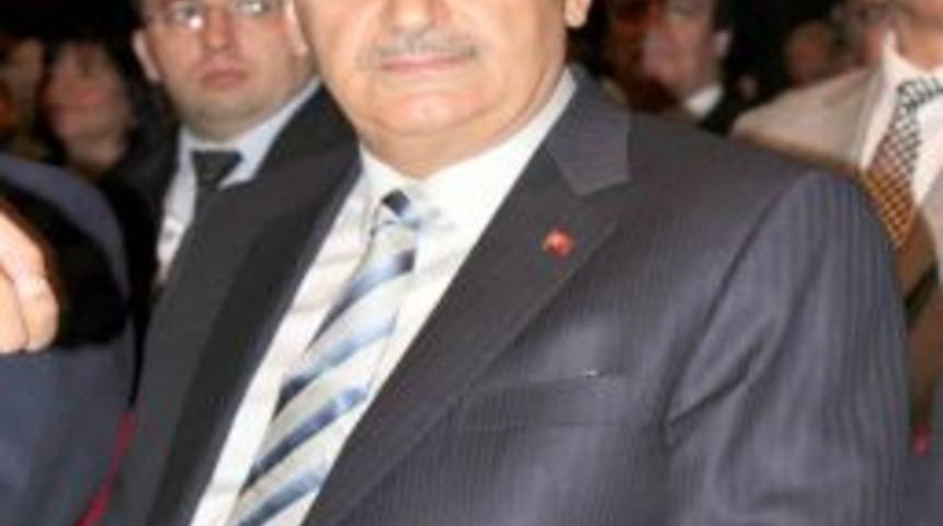 Bakan Yıldırım: İşin I&ccedil;ine Siyaset Karışmazsa İstanbul Olimpiyatları Kazanır