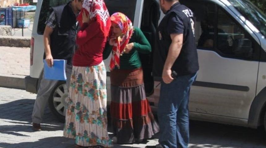 Cizre&rsquo;de İki Kadın Hırsız Su&ccedil;&uuml;st&uuml; Yakaladı