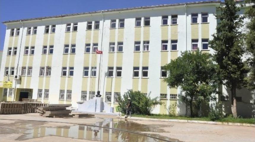 Siverek Kaymakamı Beton Yapımı Devam Eden Okulları İnceledi