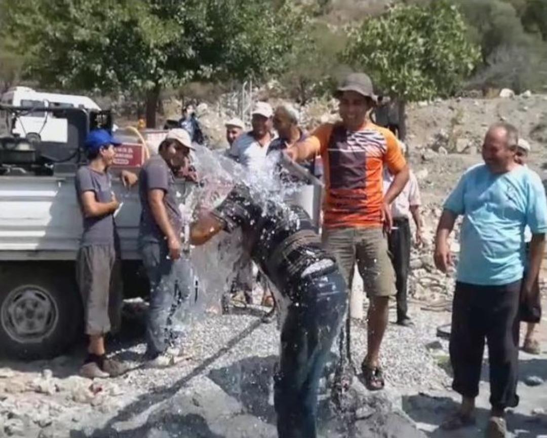 Su Sevinci B&ouml;yle Kutlanır