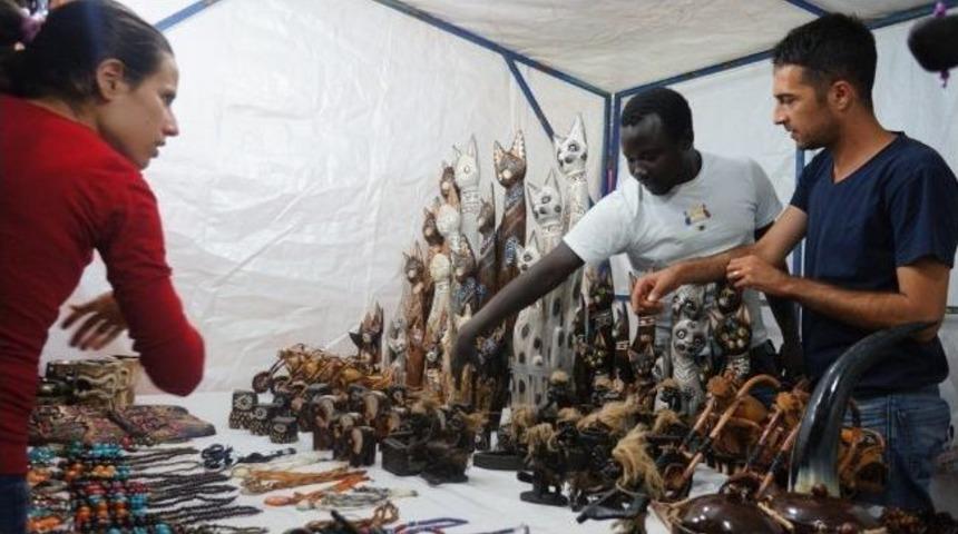 Senegal El Sanatları Sarıg&ouml;l Sultaniye &Uuml;z&uuml;m Festivali&rsquo;nde G&ouml;r&uuml;c&uuml;ye &Ccedil;ıktı