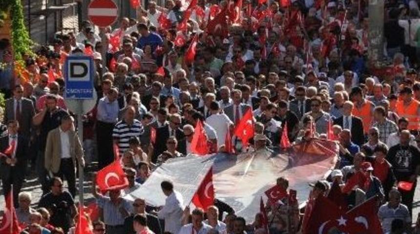 Haydi İzmirliler, Zafer Y&uuml;r&uuml;y&uuml;ş&uuml;&rsquo;ne!