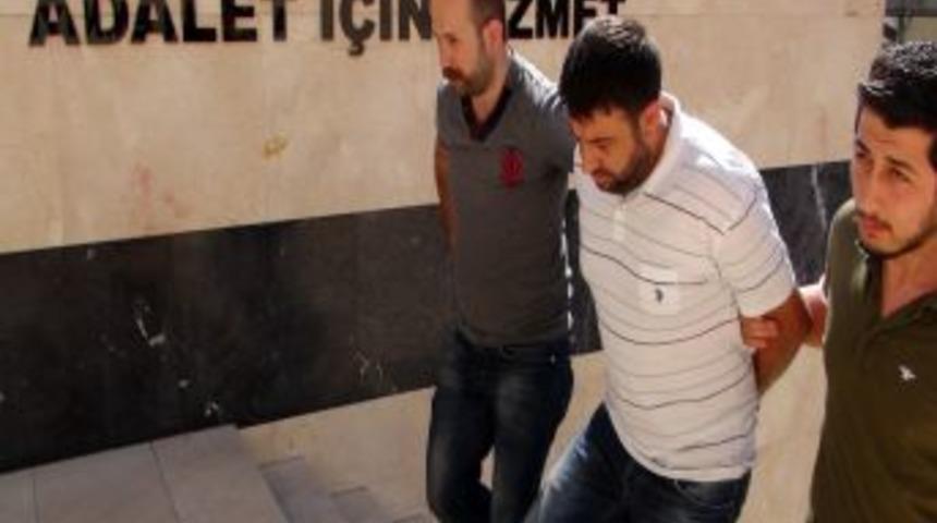 Cemevi Bek&ccedil;isini Yaralayanlar Yakalandı