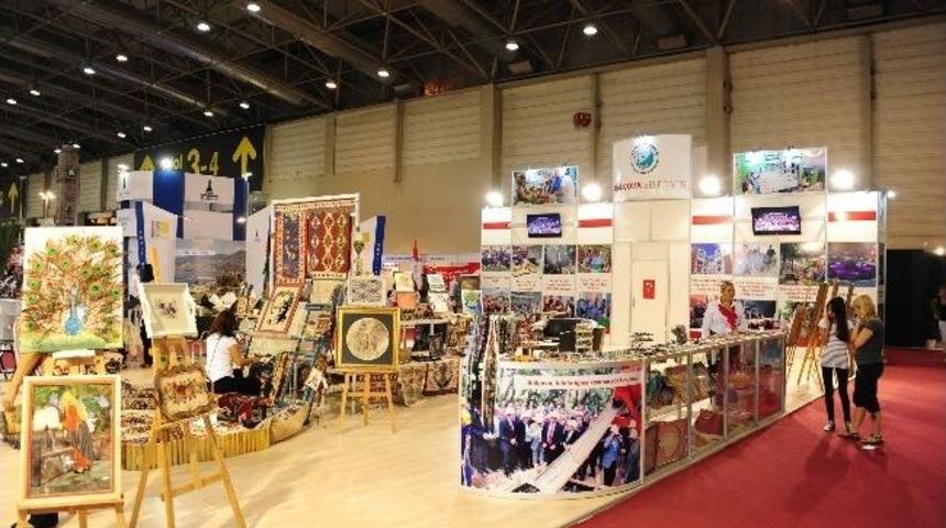 Fuar&rsquo;ın Sultanları Stantları Renklendirdi