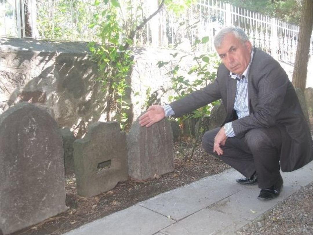 Niksar&rsquo;da Tarihi Mezar Taşları