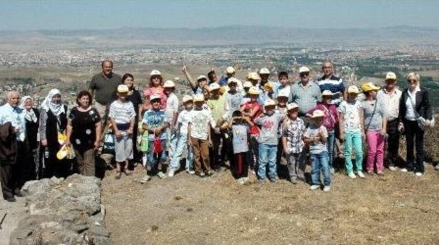'bizim Çocuklar' Tarihi Kaleyi Fethetti