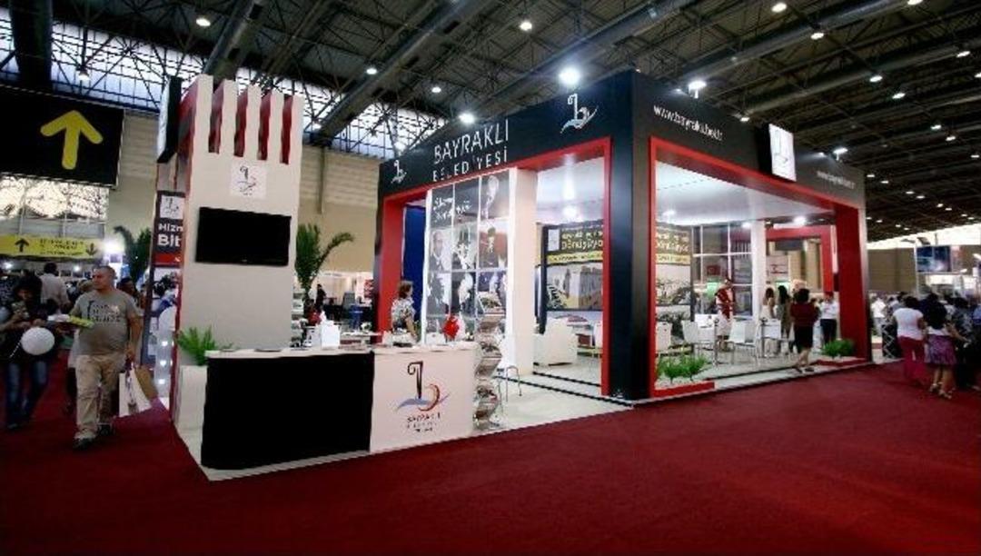 Bayraklı Standında Her Gece Bir Eğlence