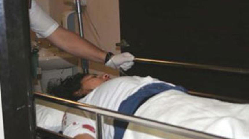 &Ouml;ld&uuml;resiye d&ouml;v&uuml;l&uuml;p yol kenarına atıldı