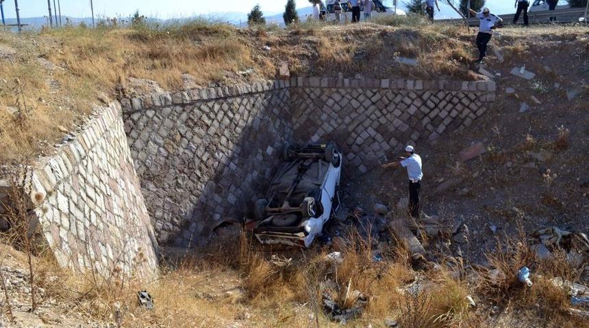 Otomobil Şarampole Yuvarlandı: 5 Yaralı