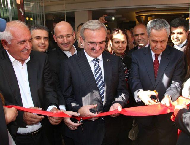 Bülent Arınç, AK Parti Erzurum Il Başkanının Pastanesini Açtı