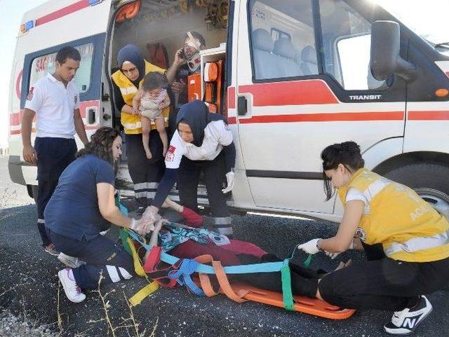 Aşırı Hız Kazaya Neden Oldu: 3 Yaralı 1