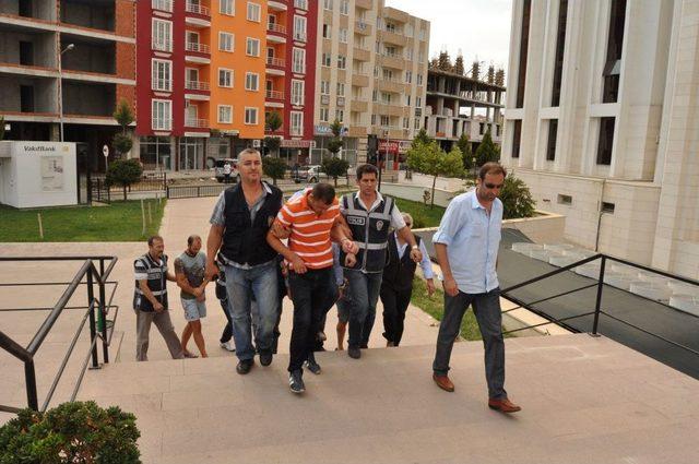 Yakalanan 5 Kişilik ATM Kart Şebekesi Adliyeye Sevk Edildi 1