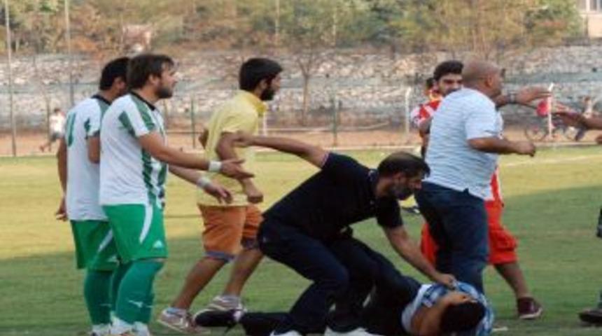 Ceyhan'da Olaylı Ma&ccedil; Yarıda Kaldı