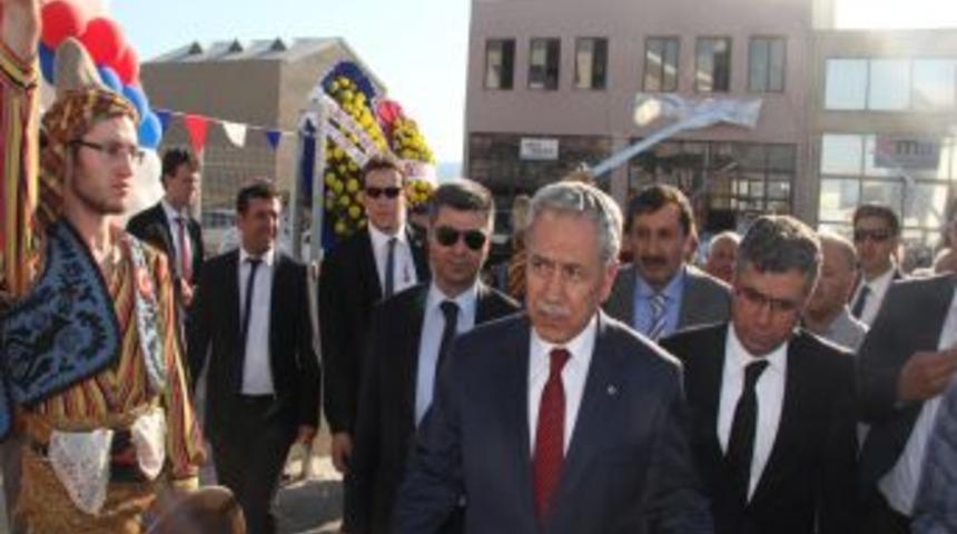 Arın&ccedil;: Olmipiyat Adaylığını Konuşurken Kılı&ccedil;daroğlu'ndan Bahsetmeyelim