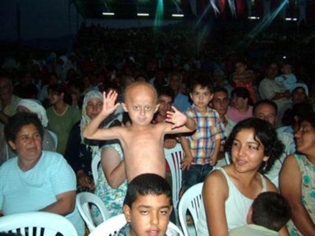 12 yaşında, yaşlılıktan &ouml;ld&uuml; 1