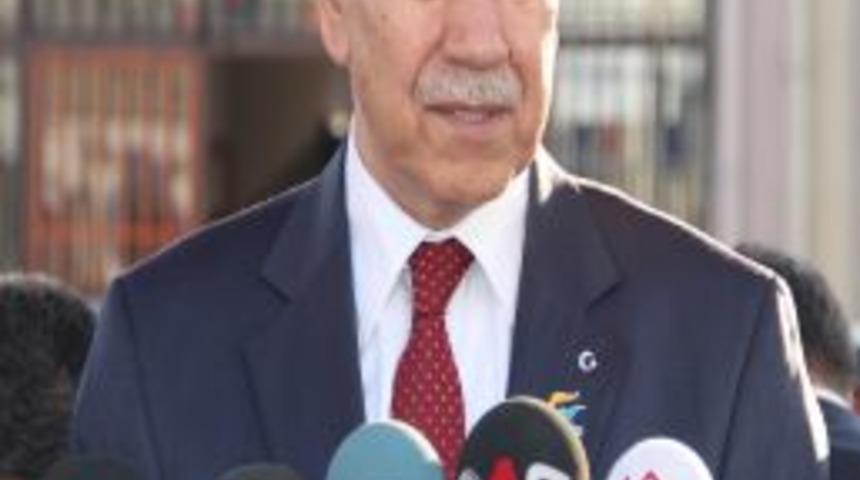 Arın&ccedil;: Allah Suyu Havuza G&ouml;nderiyor, Biz De T&uuml;rkiye'yi Suluyoruz