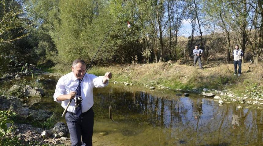 Başkan Yılmaz, B&uuml;y&uuml;ksu&rsquo;da Oltayla Balık Tuttu