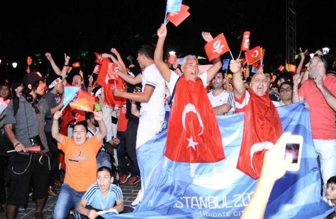 Sultanahmet Meydanı&rsquo;nda Final Coşkusu